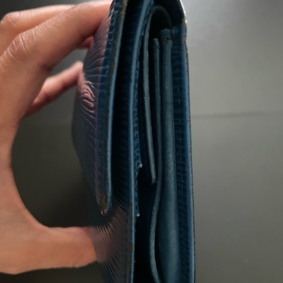 Authentic LV Epi wallet blue - Picture 6 of 14